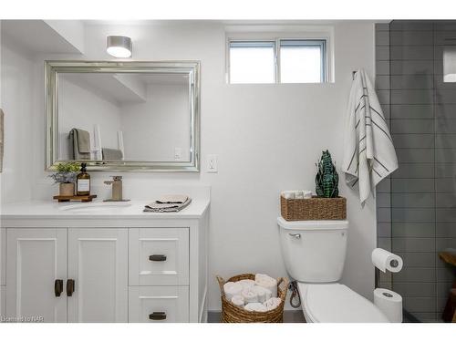 10 Ashley Circle, St. Catharines, ON - Indoor Photo Showing Bathroom