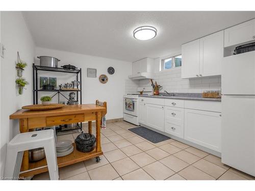 10 Ashley Circle, St. Catharines, ON - Indoor Photo Showing Kitchen