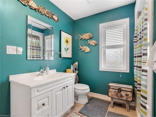 257 Ridge Road S, Crystal Beach, ON - Indoor Photo Showing Bathroom