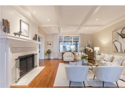 8 Hillcrest Avenue, St. Catharines, ON - Indoor Photo Showing Living Room With Fireplace