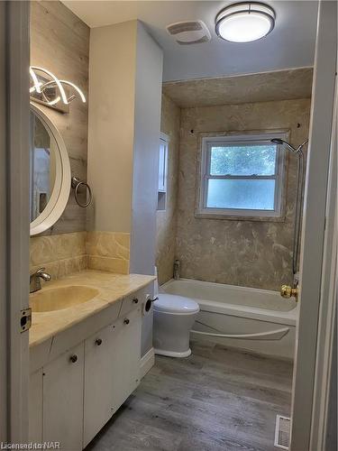 22 Willowdale Avenue, St. Catharines, ON - Indoor Photo Showing Bathroom