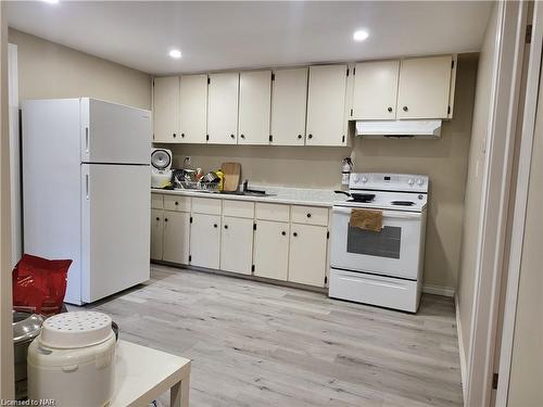 22 Willowdale Avenue, St. Catharines, ON - Indoor Photo Showing Kitchen