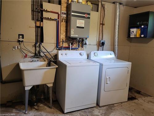 22 Willowdale Avenue, St. Catharines, ON - Indoor Photo Showing Laundry Room