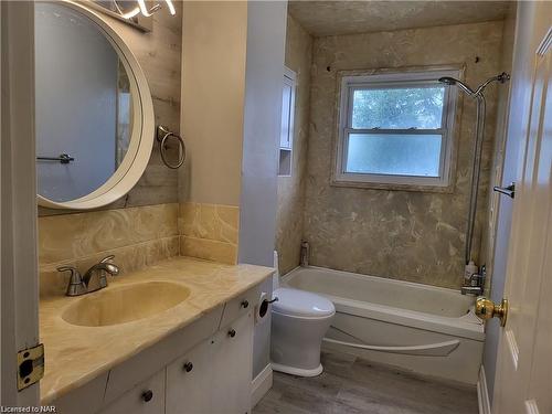 22 Willowdale Avenue, St. Catharines, ON - Indoor Photo Showing Bathroom