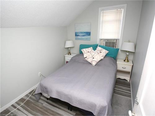 414 Maplewood Ave Avenue, Crystal Beach, ON - Indoor Photo Showing Bedroom