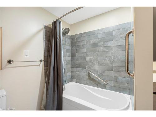 327 Maple Leaf Avenue N, Ridgeway, ON - Indoor Photo Showing Bathroom