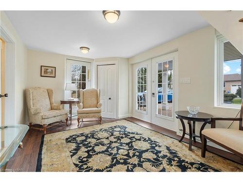 327 Maple Leaf Avenue N, Ridgeway, ON - Indoor Photo Showing Living Room