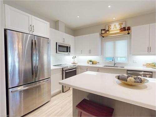 11 Harvest Drive, Niagara-On-The-Lake, ON - Indoor Photo Showing Kitchen With Upgraded Kitchen