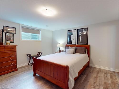 11 Harvest Drive, Niagara-On-The-Lake, ON - Indoor Photo Showing Bedroom