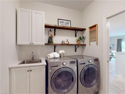 11 Harvest Drive, Niagara-On-The-Lake, ON - Indoor Photo Showing Laundry Room