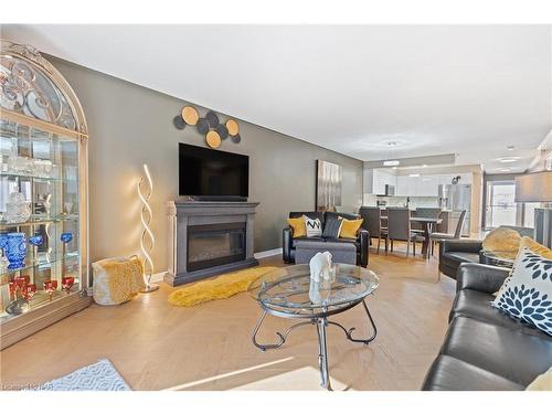 16 Bluegrass Crescent, St. Catharines, ON - Indoor Photo Showing Living Room With Fireplace