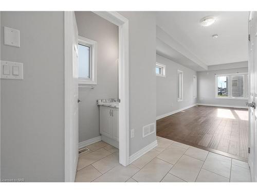 19 Success Way, Thorold, ON - Indoor Photo Showing Other Room