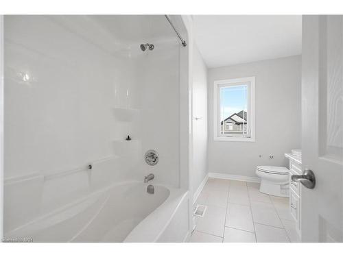 19 Success Way, Thorold, ON - Indoor Photo Showing Bathroom