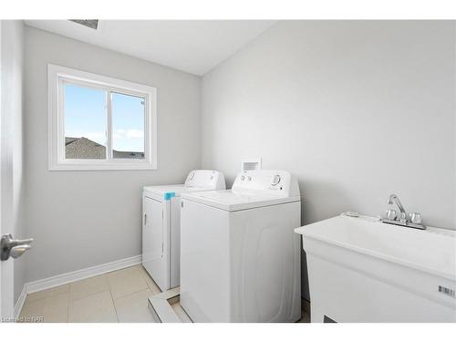 19 Success Way, Thorold, ON - Indoor Photo Showing Laundry Room