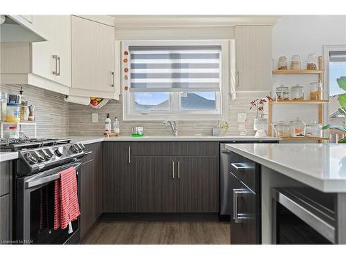 3619 Thunder Bay Road, Ridgeway, ON - Indoor Photo Showing Kitchen With Upgraded Kitchen