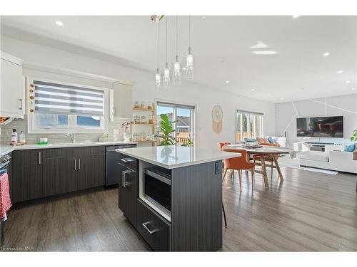 3619 Thunder Bay Road, Ridgeway, ON - Indoor Photo Showing Kitchen With Upgraded Kitchen