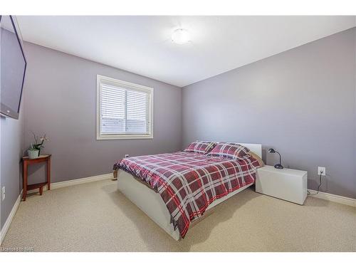 6426 Armelina Crescent Crescent, Niagara Falls, ON - Indoor Photo Showing Bedroom