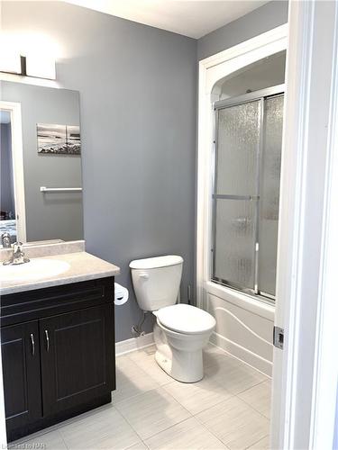6426 Armelina Crescent Crescent, Niagara Falls, ON - Indoor Photo Showing Bathroom