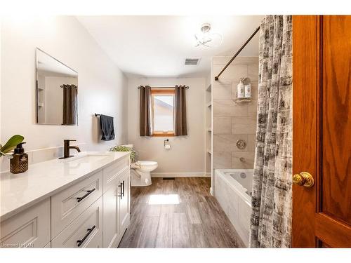 3901 Glenoaks Avenue, Niagara Falls, ON - Indoor Photo Showing Bathroom