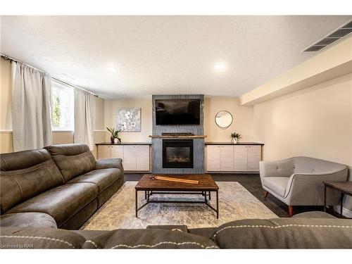 3901 Glenoaks Avenue, Niagara Falls, ON - Indoor Photo Showing Living Room With Fireplace