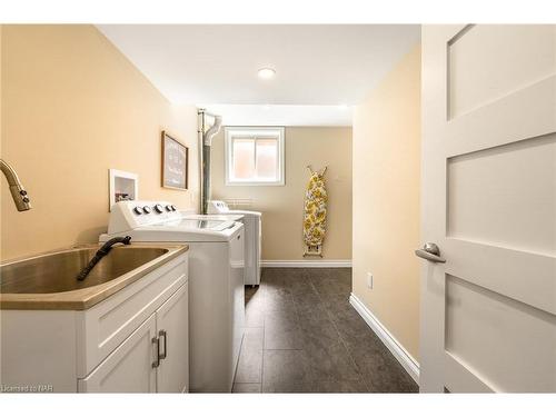 3901 Glenoaks Avenue, Niagara Falls, ON - Indoor Photo Showing Laundry Room