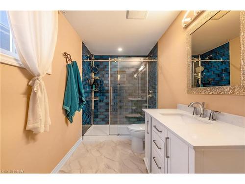 3901 Glenoaks Avenue, Niagara Falls, ON - Indoor Photo Showing Bathroom
