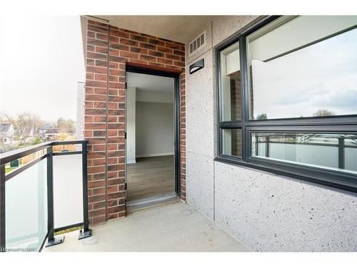 407-3998 Victoria Avenue, Vineland, ON - Outdoor With Balcony With Exterior