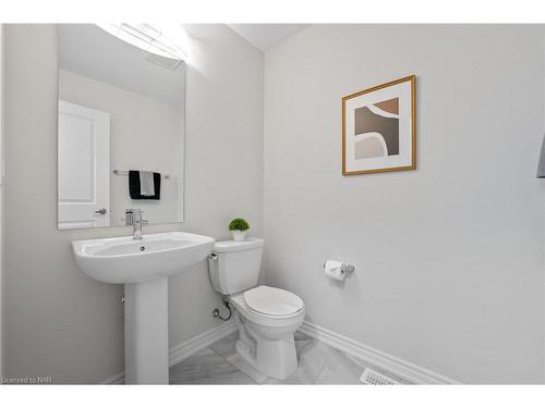 199 Vanilla Trail, Thorold, ON - Indoor Photo Showing Bathroom