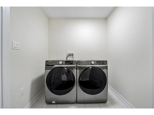199 Vanilla Trail, Thorold, ON - Indoor Photo Showing Laundry Room