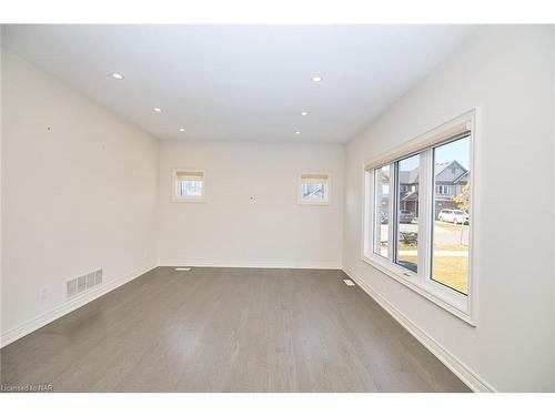 14 Overholt Drive, Thorold, ON - Indoor Photo Showing Other Room