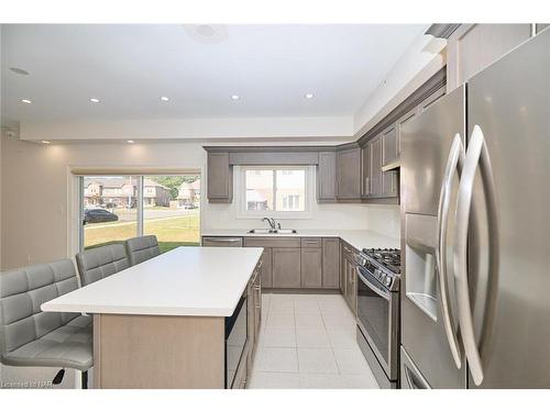 14 Overholt Drive, Thorold, ON - Indoor Photo Showing Kitchen With Double Sink