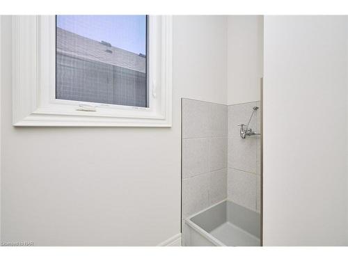 14 Overholt Drive, Thorold, ON - Indoor Photo Showing Bathroom