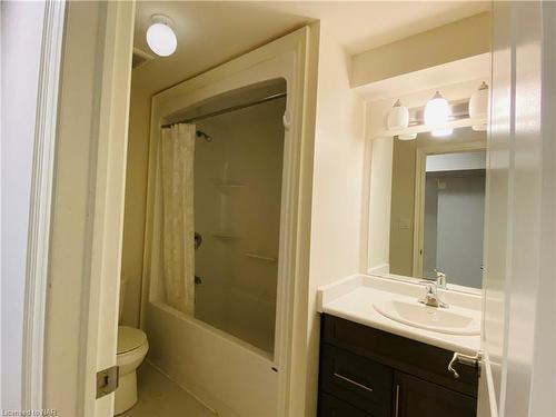 14 Overholt Drive, Thorold, ON - Indoor Photo Showing Bathroom