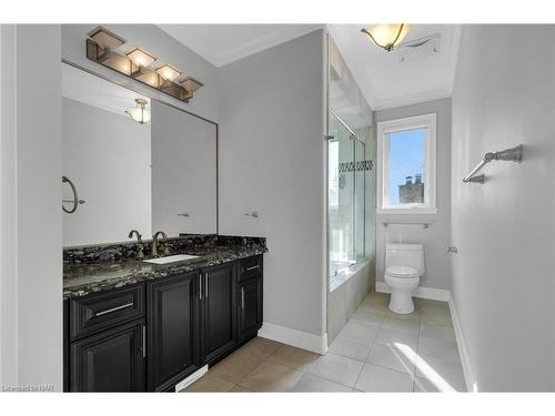 112 Watercrest Drive, Stoney Creek, ON - Indoor Photo Showing Bathroom