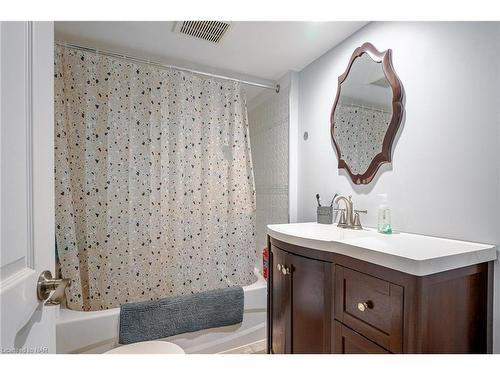 332 Dovercourt Road, Crystal Beach, ON - Indoor Photo Showing Bathroom