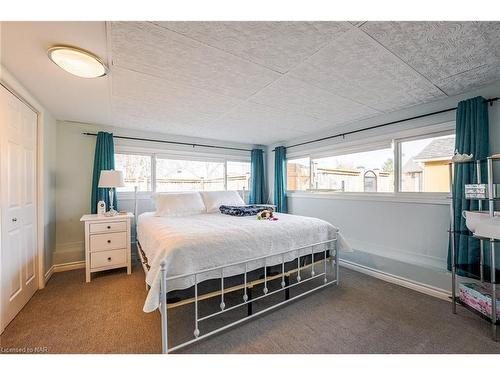 332 Dovercourt Road, Crystal Beach, ON - Indoor Photo Showing Bedroom