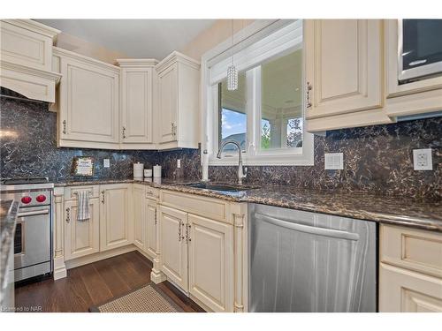 5 Angels Drive, Niagara-On-The-Lake, ON - Indoor Photo Showing Kitchen