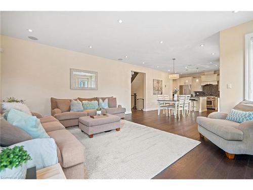 5 Angels Drive, Niagara-On-The-Lake, ON - Indoor Photo Showing Living Room