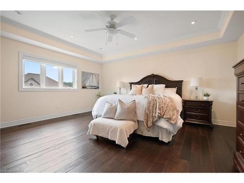 5 Angels Drive, Niagara-On-The-Lake, ON - Indoor Photo Showing Bedroom
