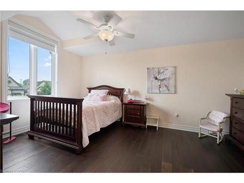 5 Angels Drive, Niagara-On-The-Lake, ON - Indoor Photo Showing Bedroom
