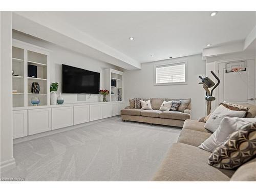 5 Angels Drive, Niagara-On-The-Lake, ON - Indoor Photo Showing Living Room