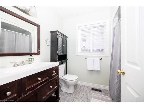 3859 West Main Street, Stevensville, ON - Indoor Photo Showing Bathroom