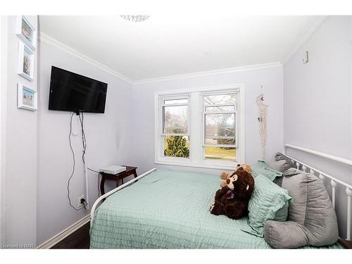 3859 West Main Street, Stevensville, ON - Indoor Photo Showing Bedroom