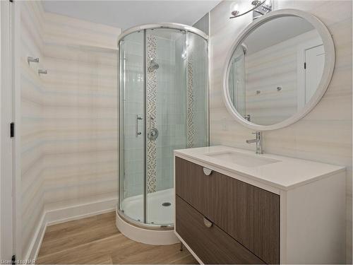 14 Pawling Street, St. Catharines, ON - Indoor Photo Showing Bathroom