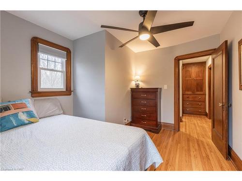6005 Corwin Avenue, Niagara Falls, ON - Indoor Photo Showing Bedroom