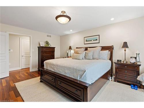 71 Tanbark Road, Niagara-On-The-Lake, ON - Indoor Photo Showing Bedroom
