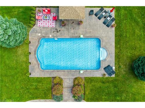 71 Tanbark Road, Niagara-On-The-Lake, ON - Outdoor With In Ground Pool