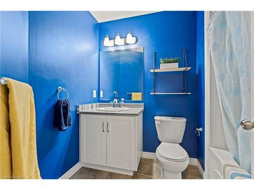 72 Abbott Place, Fonthill, ON - Indoor Photo Showing Bathroom