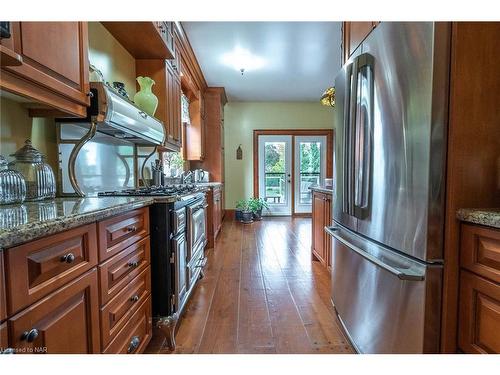 14902 Niagara River Parkway, Niagara-On-The-Lake, ON - Indoor Photo Showing Kitchen