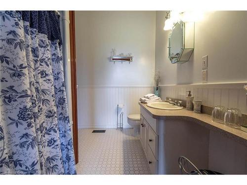 14902 Niagara River Parkway, Niagara-On-The-Lake, ON - Indoor Photo Showing Bathroom